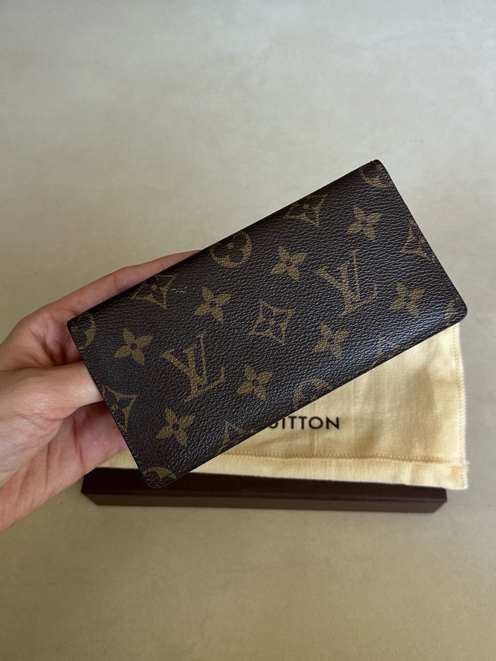 Louis Vuitton Monogram Checkbook - Picture 2 of 12